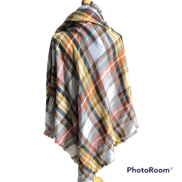 Altar’d State frayed edge blanket scarf - Picture 5 of 7